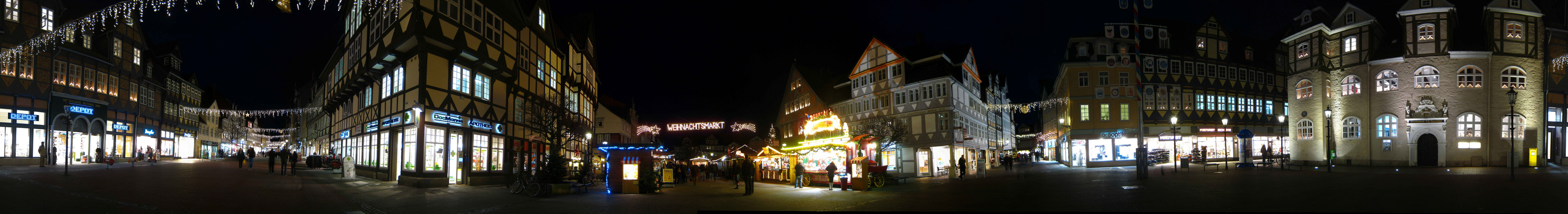 Deutschland - Wolfenbüttel - Weihnachtsmarkt und Fußgängerzone am Abend 360 Grad Panorama