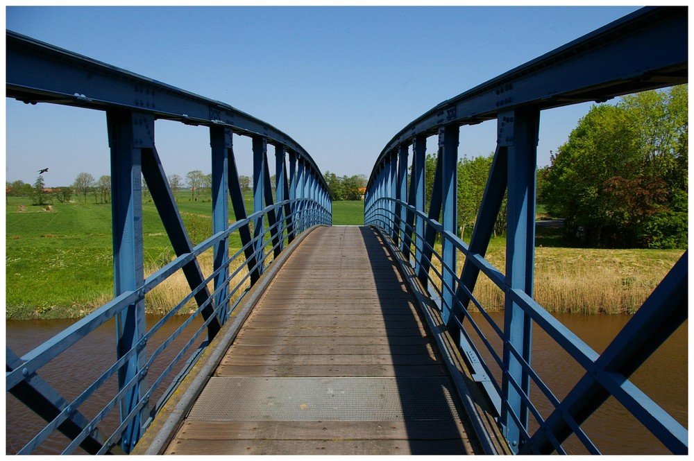 Deutschlands schmalste Autohochbrücke.......