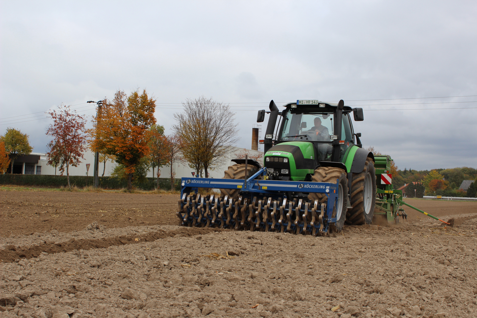 Deutz-Fahr Agrotron M640 versteckt den letzten Weizen