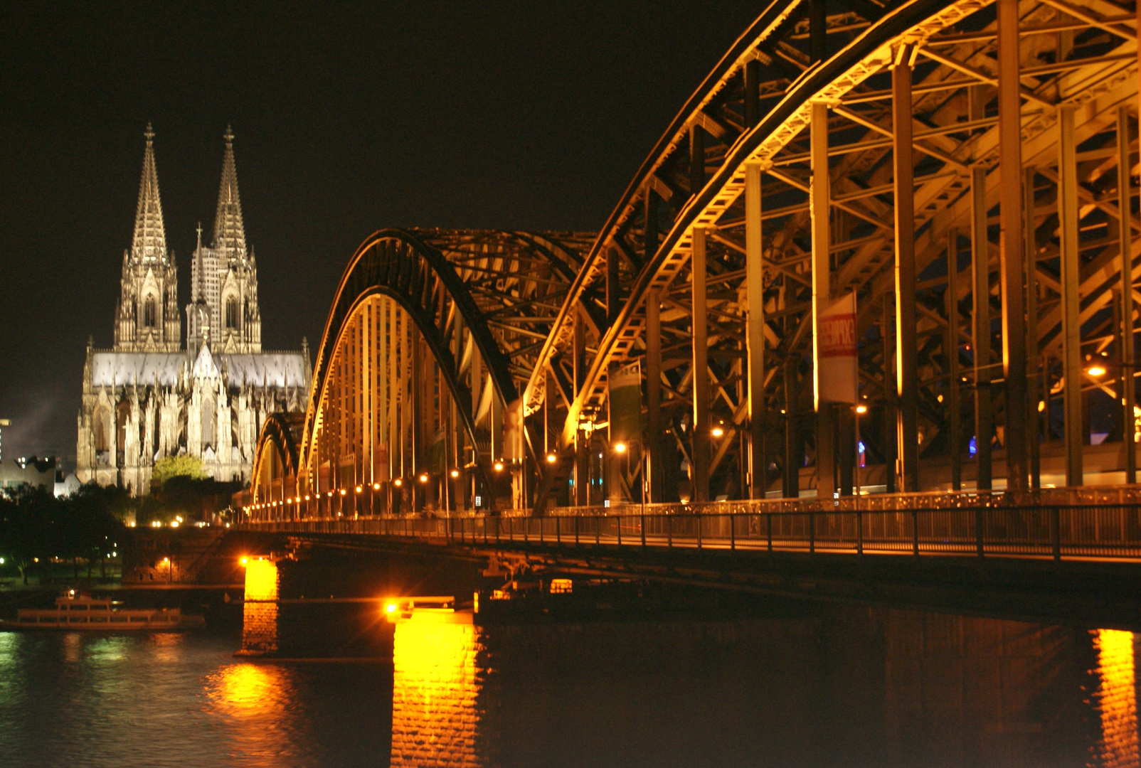 Deutzer Brücke bei Nacht!