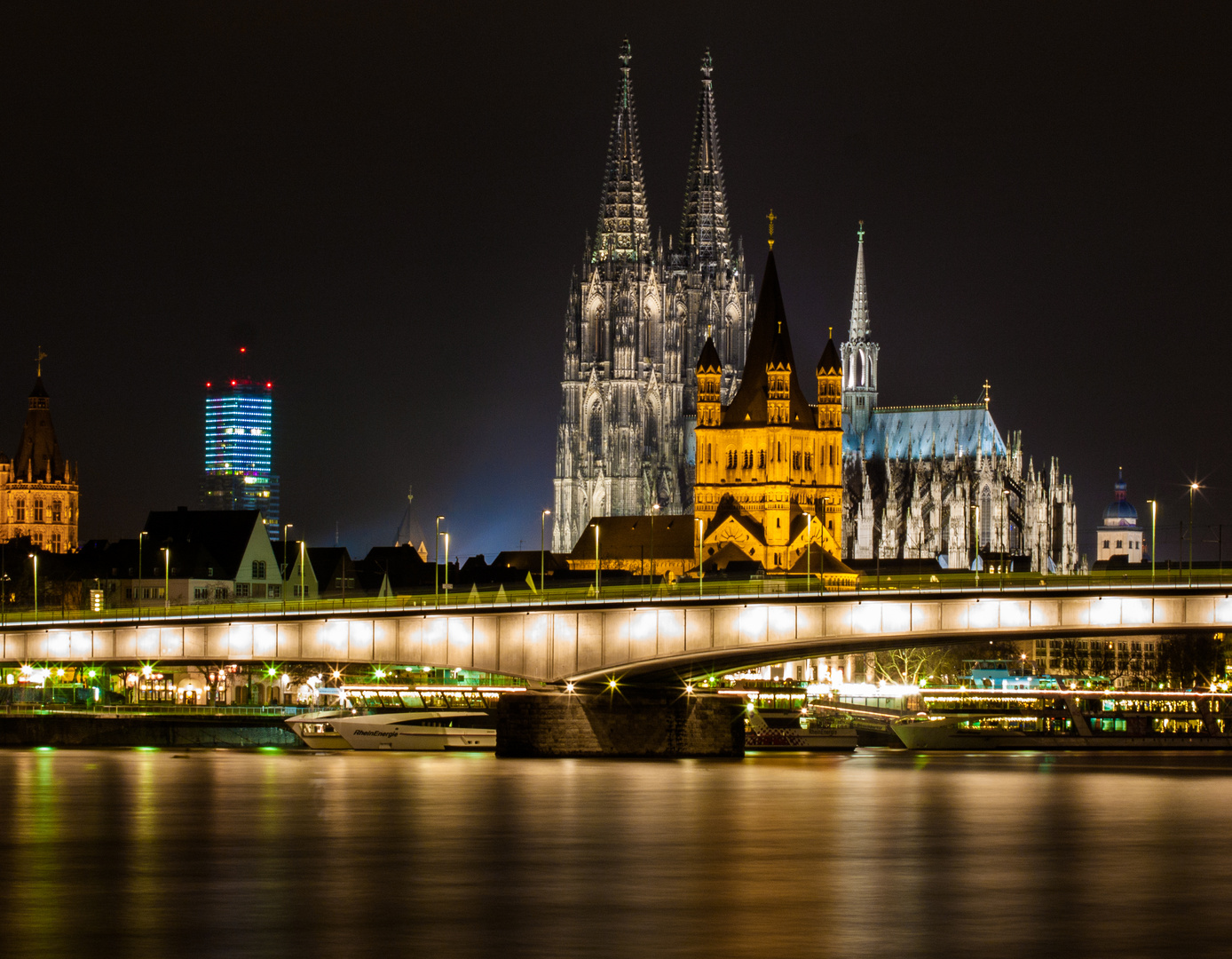 Deutzer Brücke bei Nacht