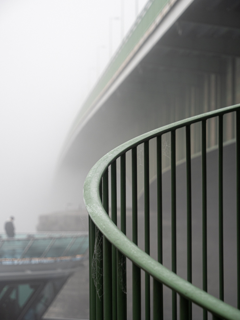 Deutzer Brücke im Nebel