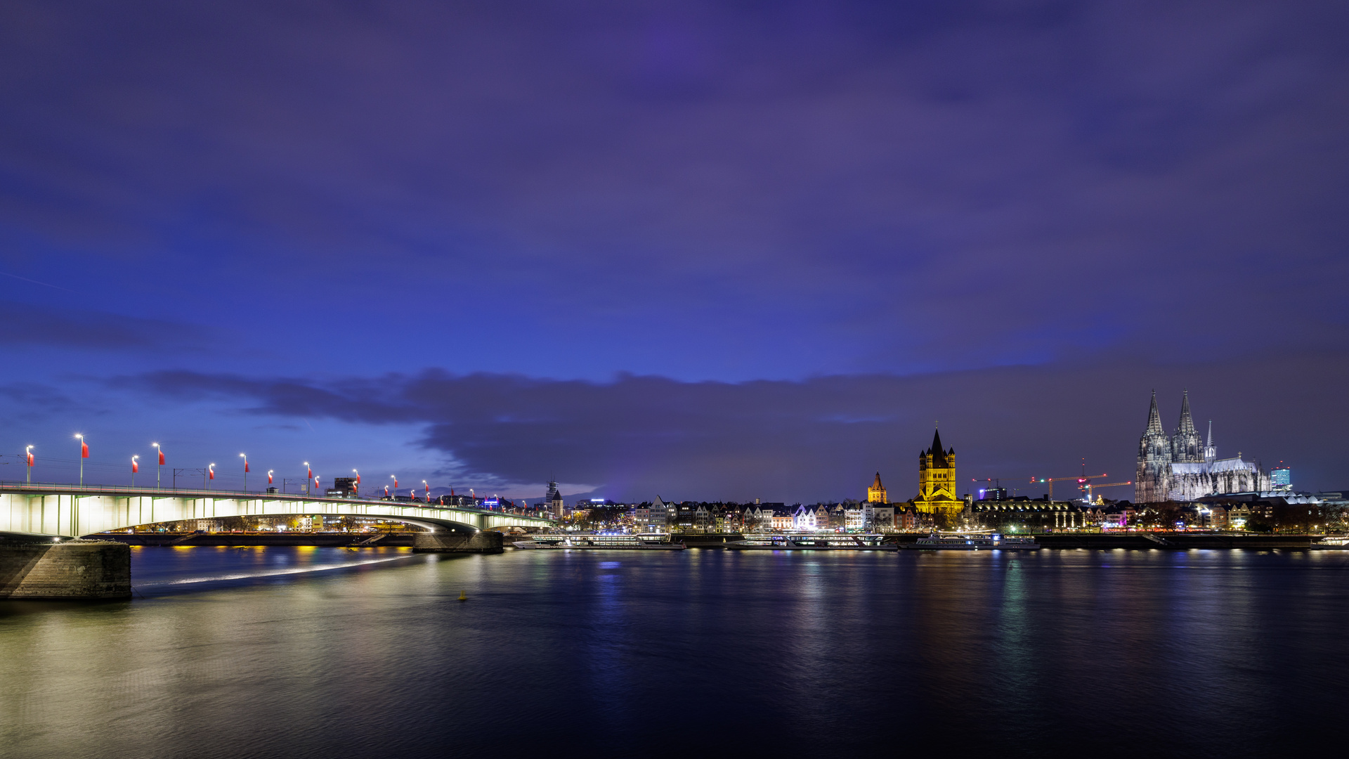 Deutzer Brücke in Köln bei Nacht