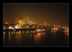 Deutzer Brücke knapp vor Mitternacht