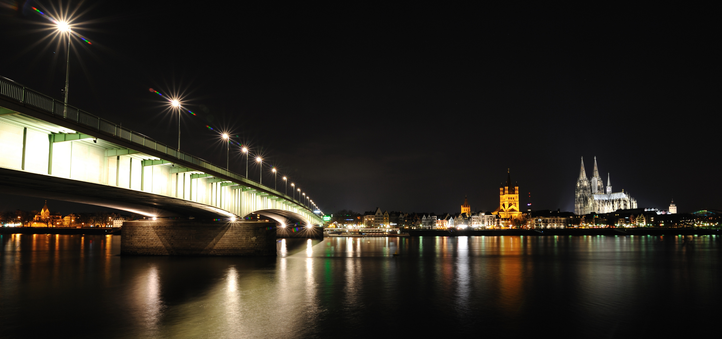 Deutzer Brücke mit Kölner Dom