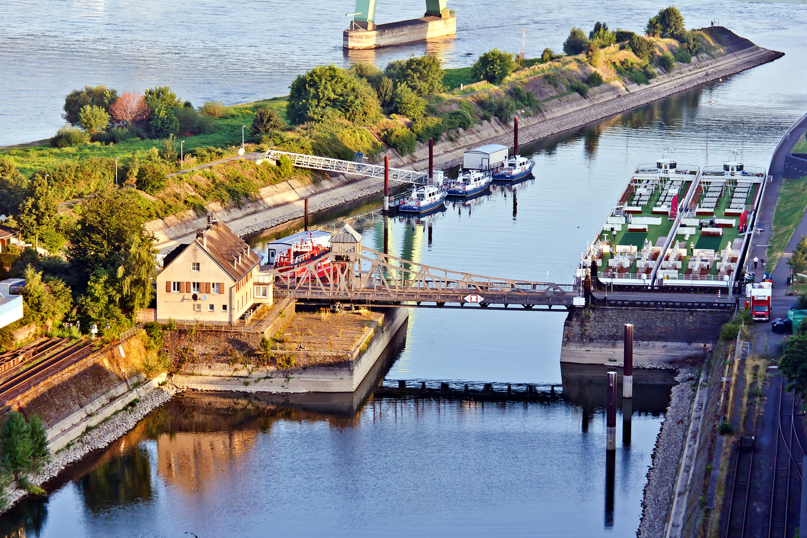 Deutzer Drehbrücke