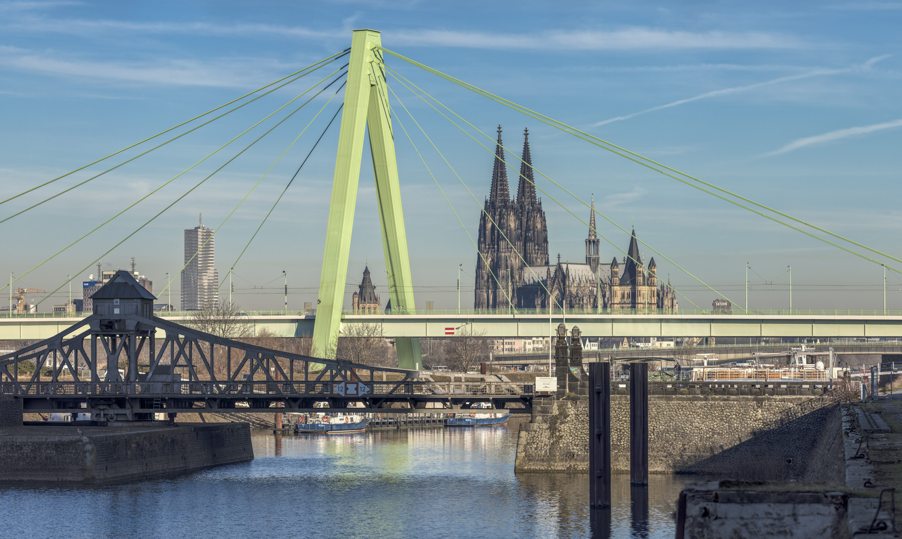 Deutzer Drehbrücke, Severinsbrücke und Dom