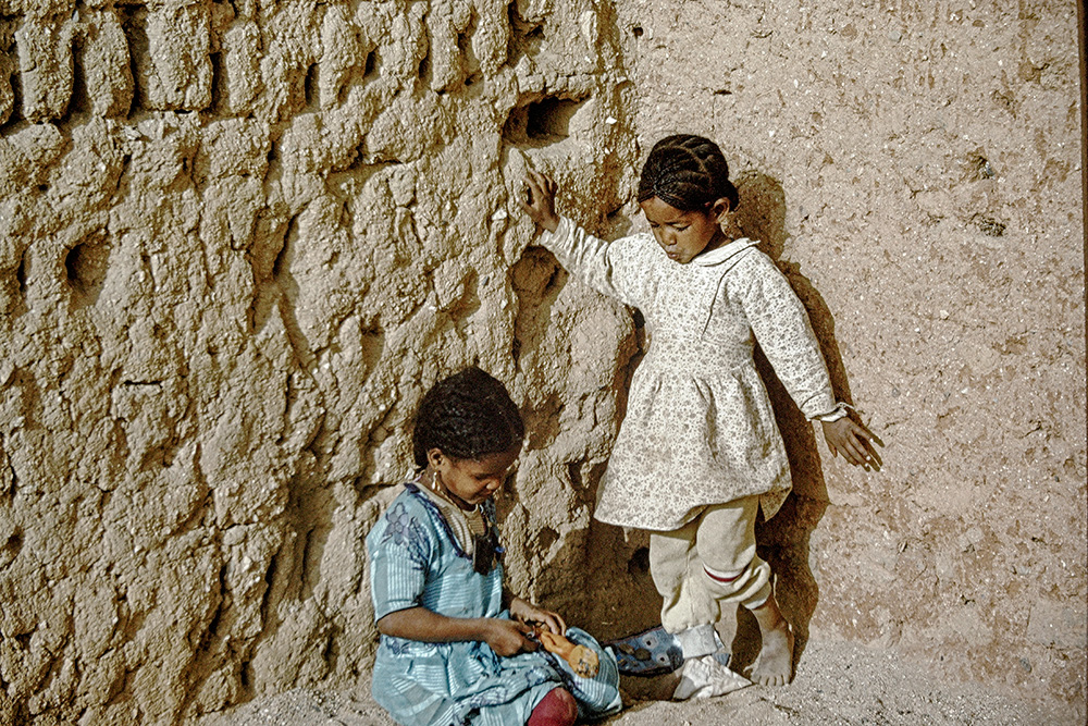 Deux enfants du desert.