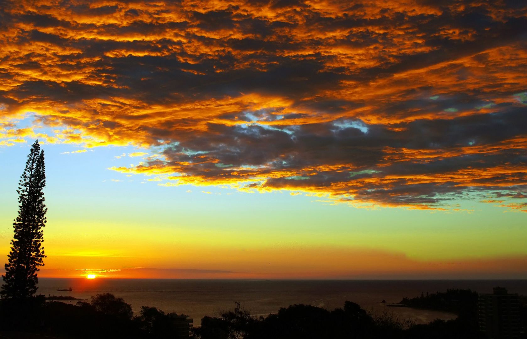 Deux mers au coucher du soleil à Nouméa