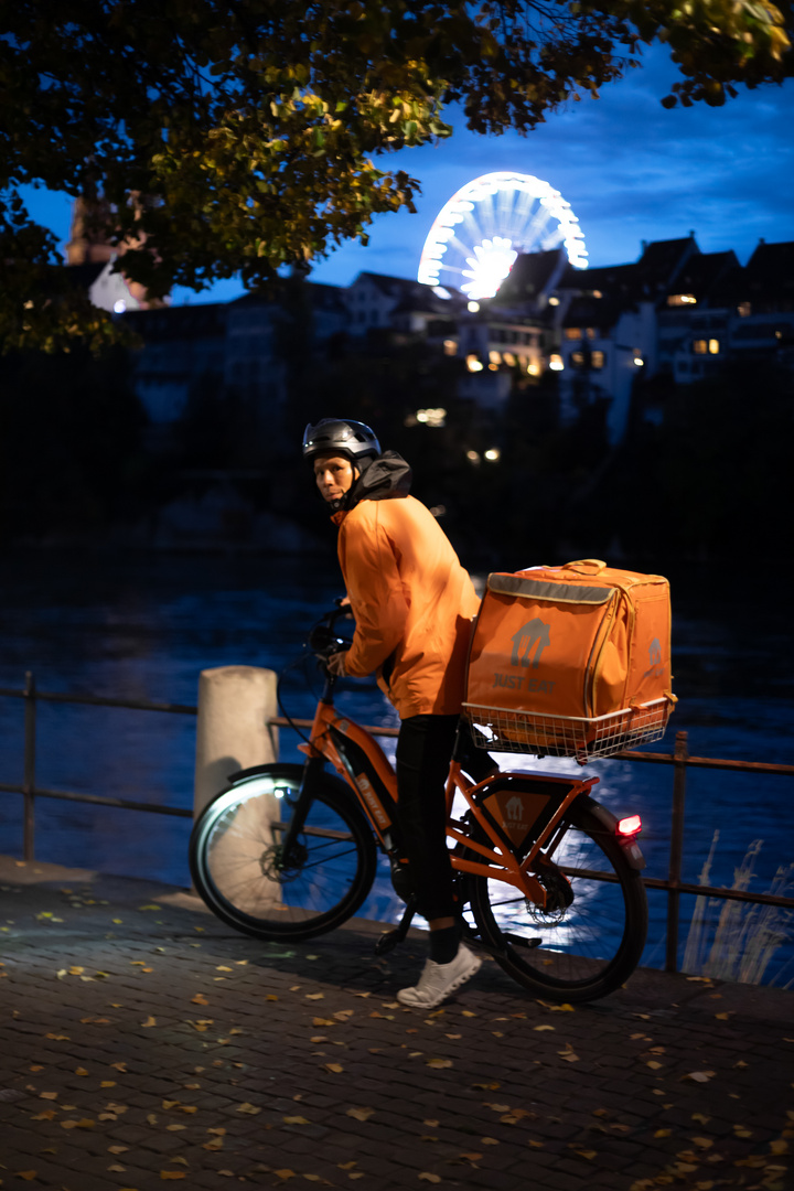 Deux roues devant grande roue !