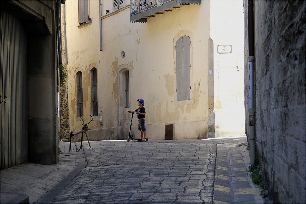 devant l'atelier du sculpteur