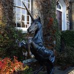 Devant l’Ecole Sancton Wood  --  St Paul’s Road, Cambridge  -- Vor der Sancton Wood Schule