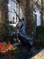 Devant l’Ecole Sancton Wood  --  St Paul’s Road, Cambridge  -- Vor der Sancton Wood Schule