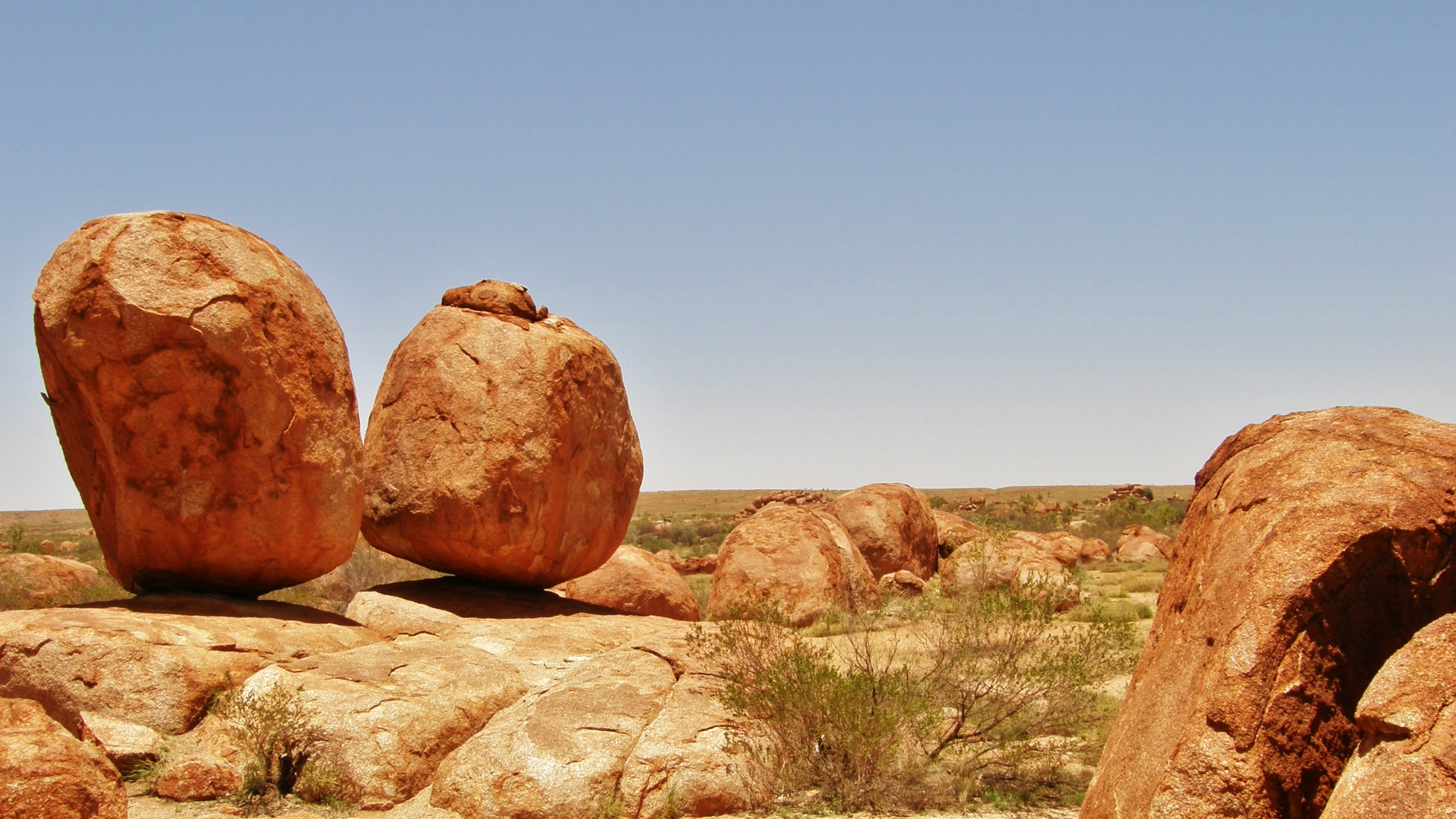 Devil Marbles en couleur.