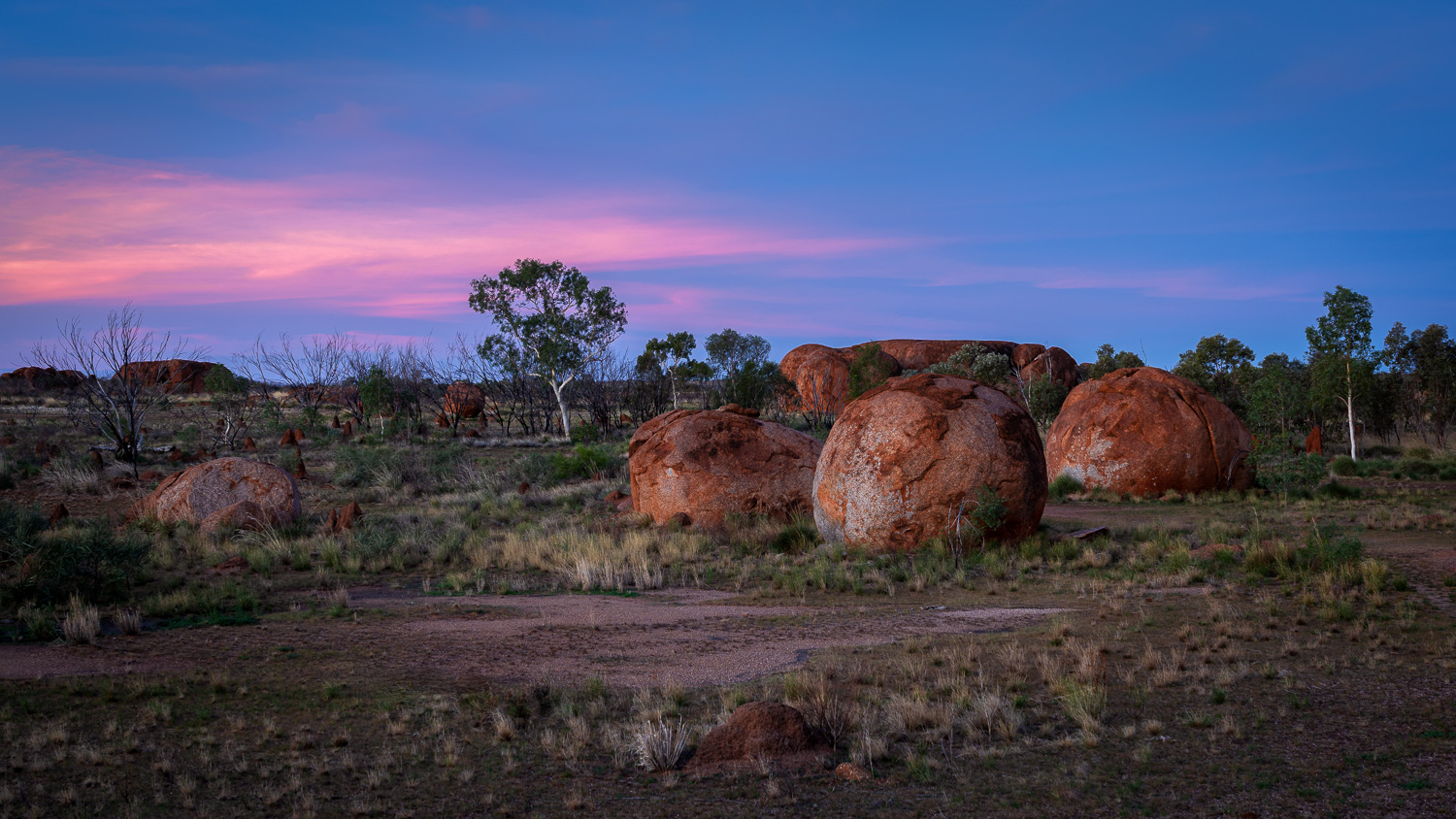 Devil's Marbles zur blauen Stunde