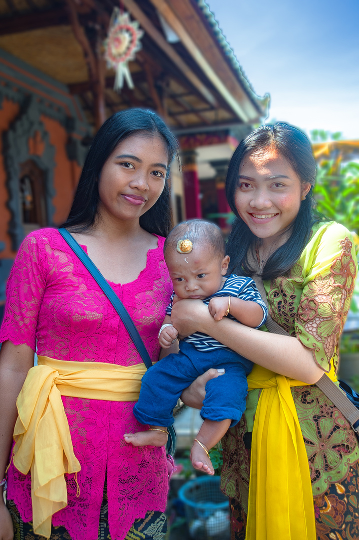 Dewi and Yulan at Tiga Bulanan