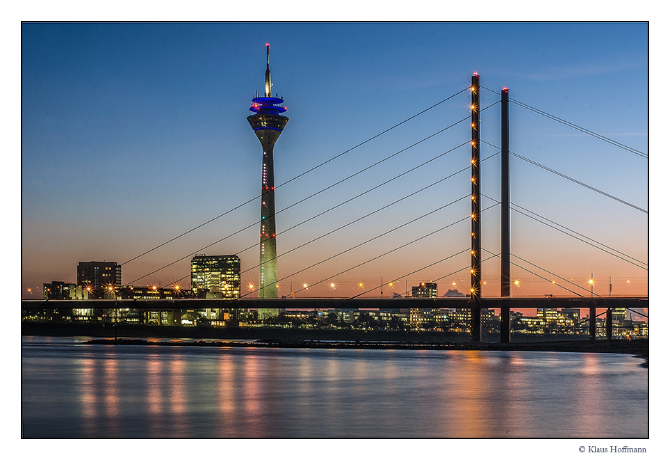 Dezemberabend am Rhein