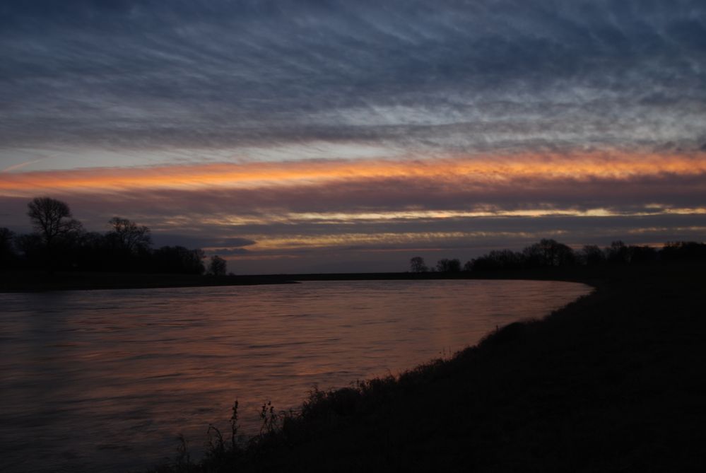 Dezembermorgen an der Elbe