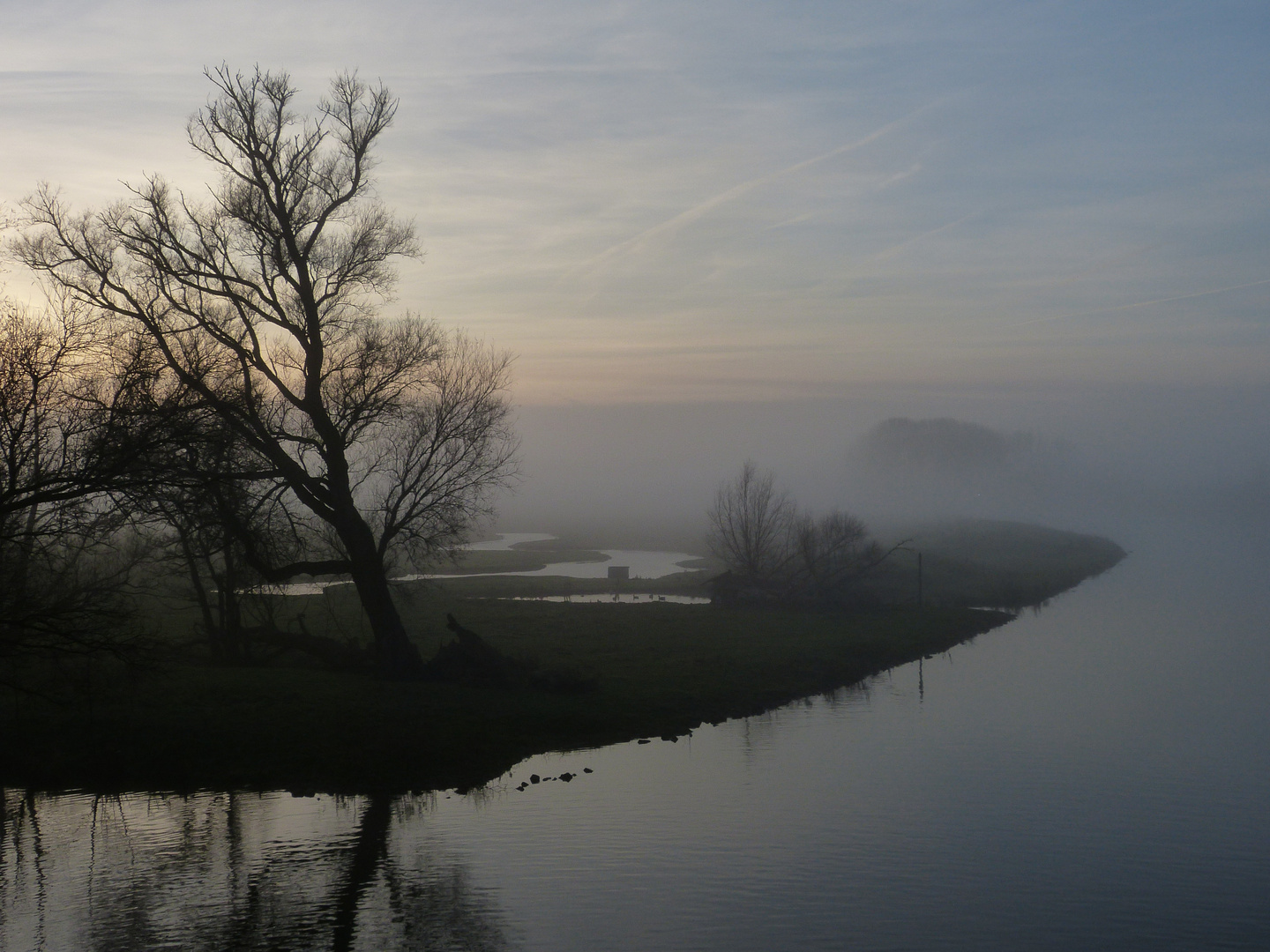 Dezembernebel an der Kirchenbrücke in Reitbrook