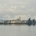 Dezente Spiegelung der Skyline von Reykjavík