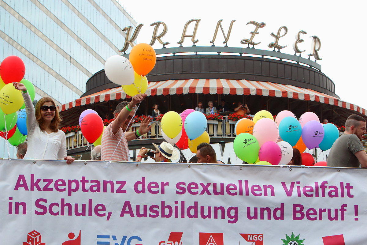 DGB auf dem CSD - Akzeptanz der sexuellen Vielfallt in Ausbildung + Beruf