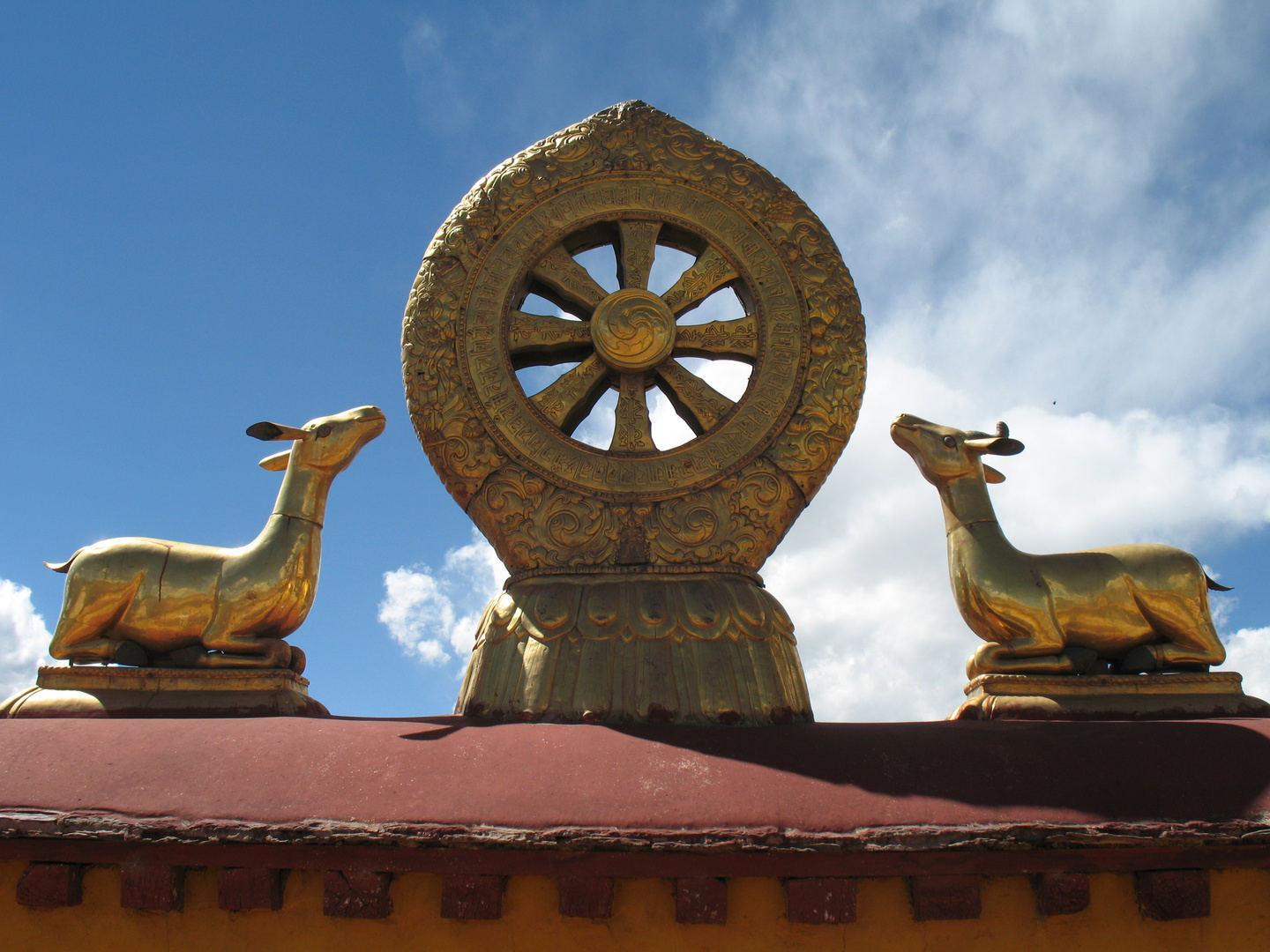 Dharma-Rad auf dem Jokhang-Tempel