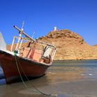 Dhau an der Küste von Sur, Oman