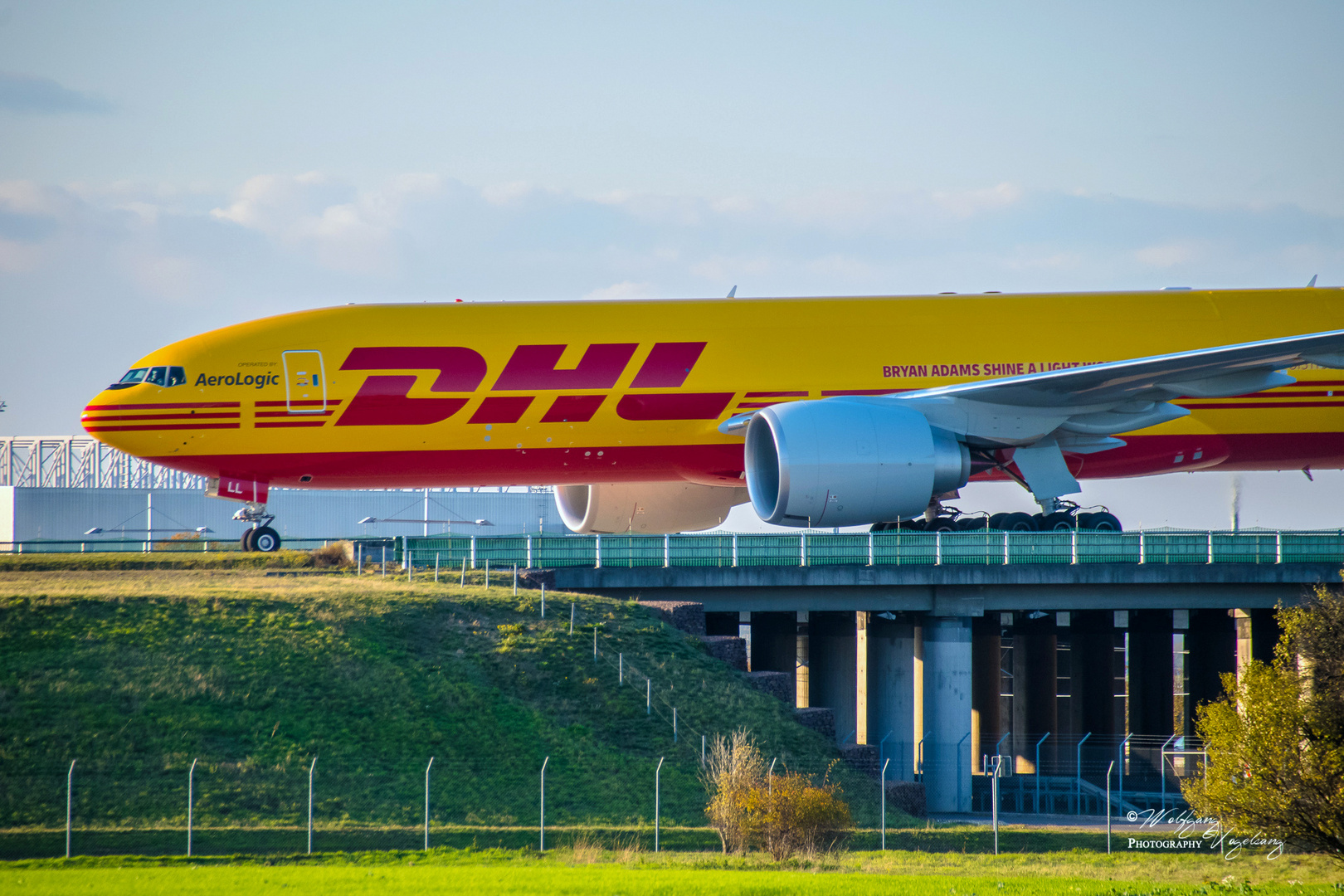 DHL