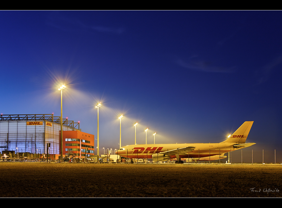 >>> DHL Air Hub @ sunset 