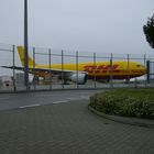 DHL-Flugzeug in Stuttgart-Fluhafen