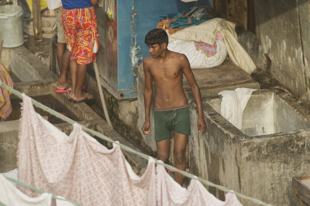 Dhobi Ghat 1-30 images (opening shot)