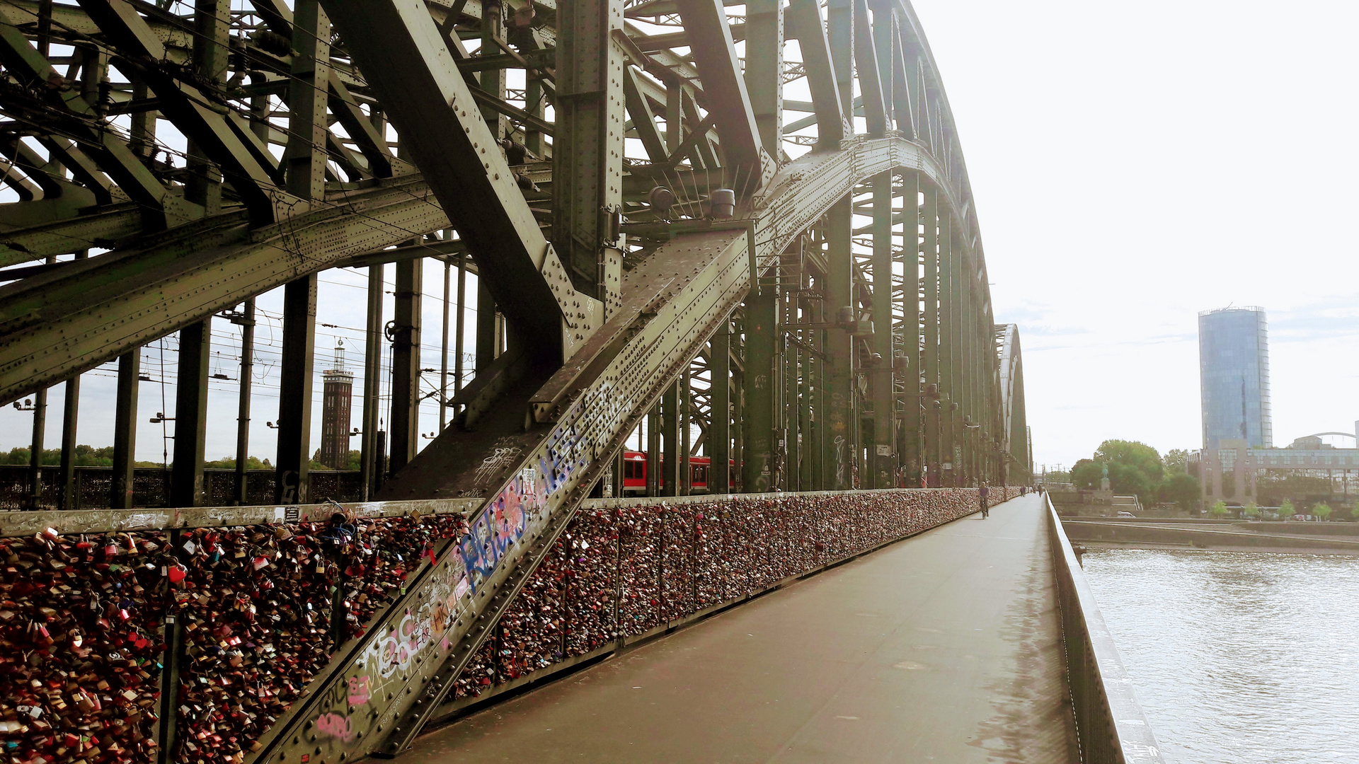 d´Hohenzollernbrücke Köln