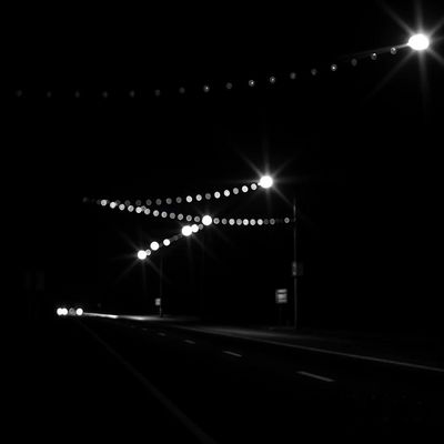 ...di fronte a un motel