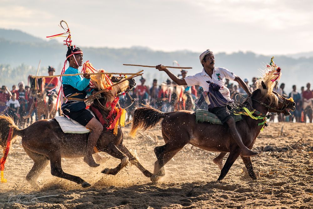 Di Pantai ~ Pasola, Sumba Barat