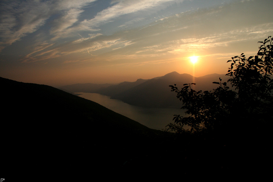 Di Tramonti e Laghi Irridescenti