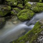 diagonal fließendes Wasser