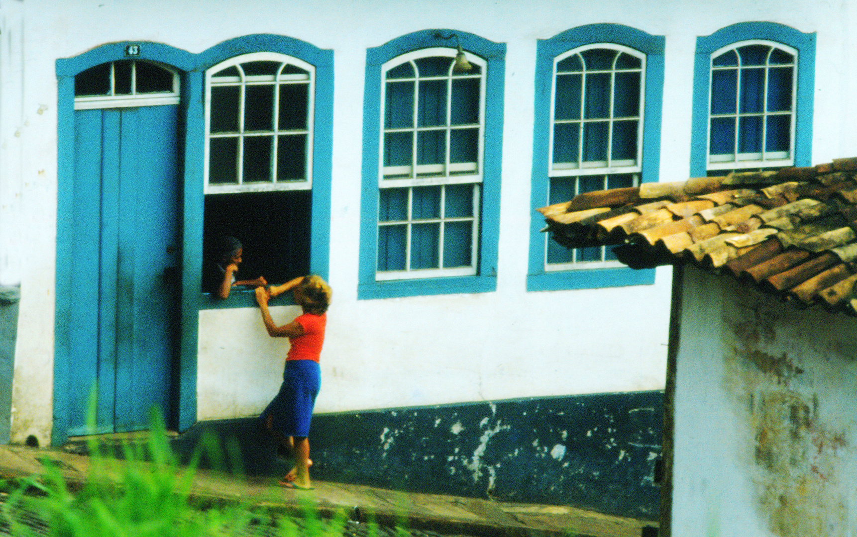 Diálogo en la ventana.