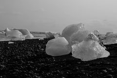 Diamanten der Jökulsárlón Gletscherlagune s/w