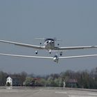 Diamond Aircraft Da40 mit Segelflieger im Schlepp