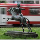 Diana mit fahrender Straßenbahn