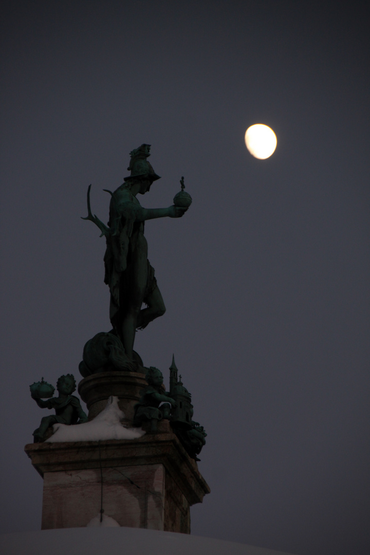 Diana mit Mond