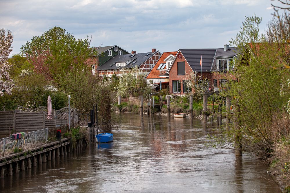 Dicht am Wasser gebaut...