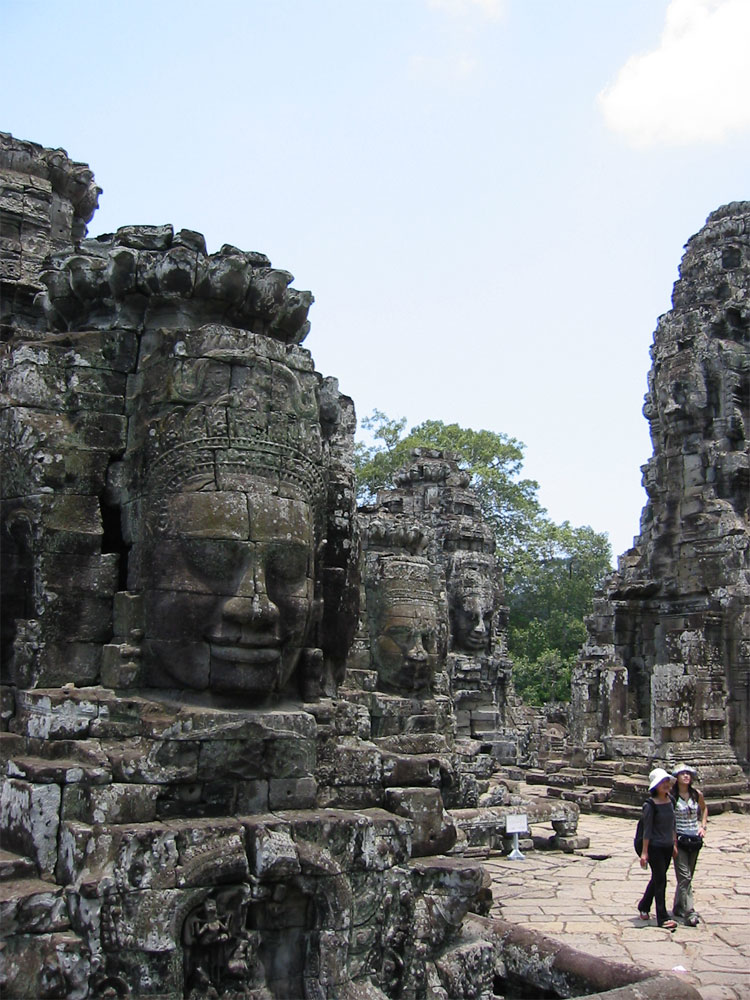 Dicke Köpfe in Angkor