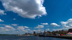 Dicke Wolke über Rostock