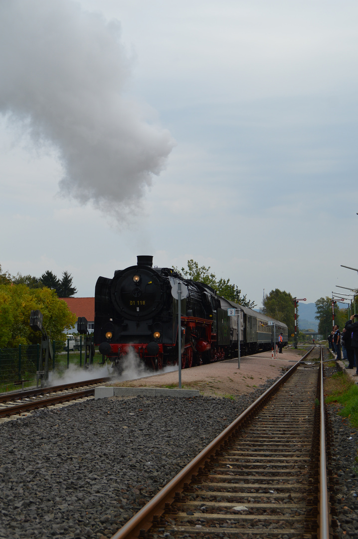 Die 01 118 kurz vor der Scheinanfahrt in Lorsch