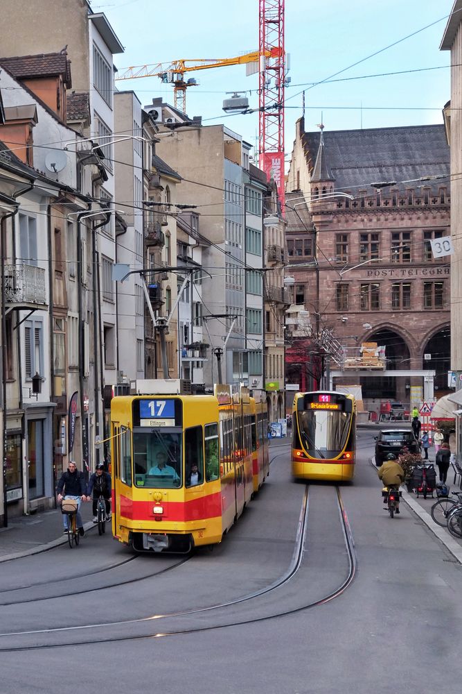 die 11, die 17 und 2 Radfahrer ...