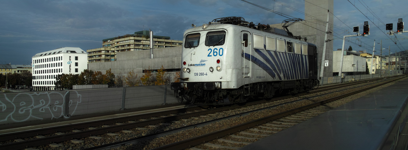 Die 139 260 auf der Salzachbrücke in Salzburg