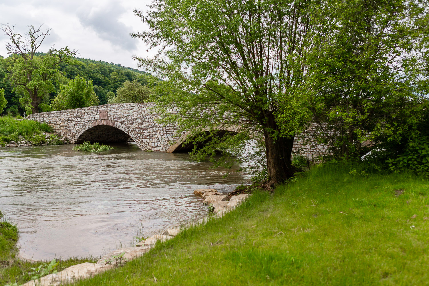 Die 1710 erbaute Brücke über die Nethe