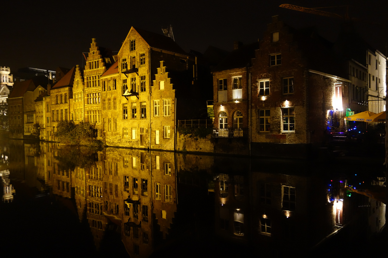Die 2 Seiten von Gent bei Nacht