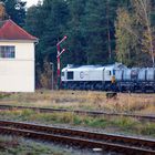 Die 247 050-8 verlässt den Bahnhof Garching